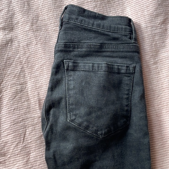 DYNAMITE RIPPED SKINNY JEANS - Picture 3 of 3